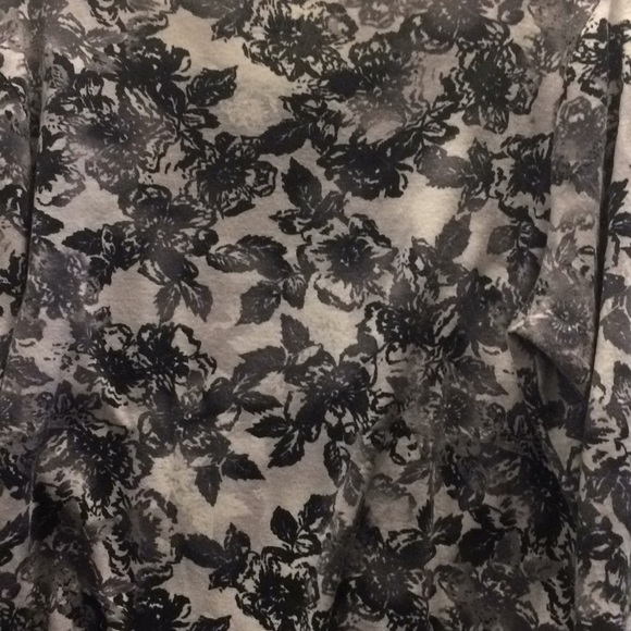 FINAL MARKDOWN Ladies Basic Editions Tee (L) - Picture 3 of 4